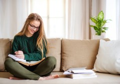 thanh-thieu-nien-thuan-tay-trai-on-dinh-cam-xuc-hon