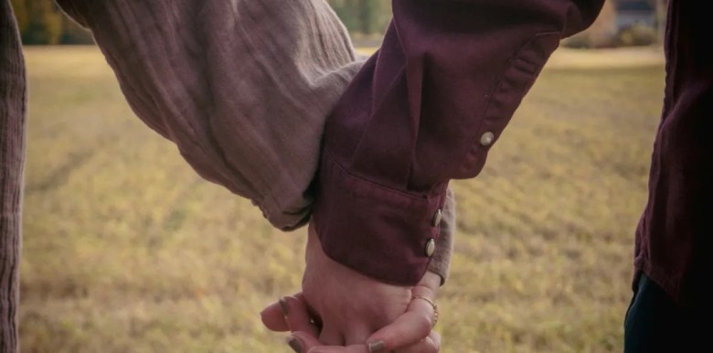 ban-co-dang-duoc-cho-che-trong-moi-quan-he-cua-minh