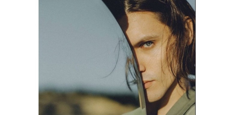 yeu-mot-nguoi-chi-yeu-chinh-minh